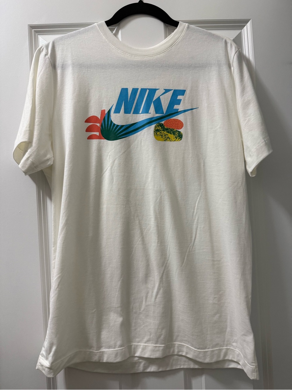 NWT Nike Men's Sportswear Swoosh Logo T-Shirt FZ9996-133 Size M